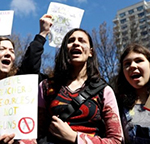 اعتراض به قوانین اسلحه: دانش آموزان آمریکایی صنف‌ها را ترک کردند